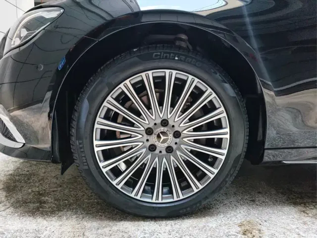 Mercedes-Benz E-Class — Фото автомобиля 14