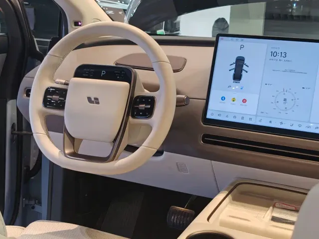 Li Auto i8 — Фото автомобиля 13