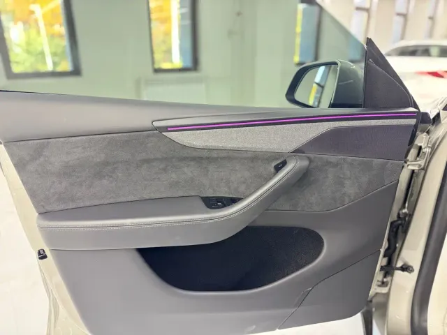 Tesla Model Y L — Фото автомобиля 7