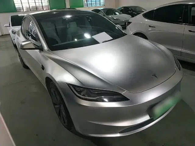 Tesla Model 3 — Фото автомобиля 3