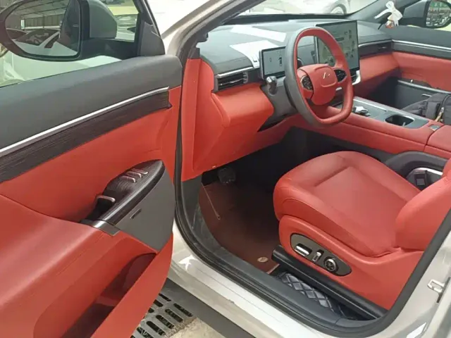 Dongfeng Yipai eπ008 2024 210Max Range Extender 6-Seater — Фото автомобиля 15