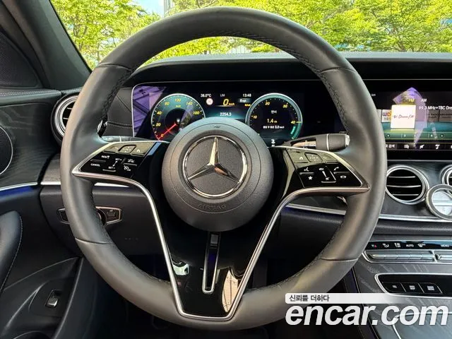 Mercedes-Benz E-Class — Фото автомобиля 9