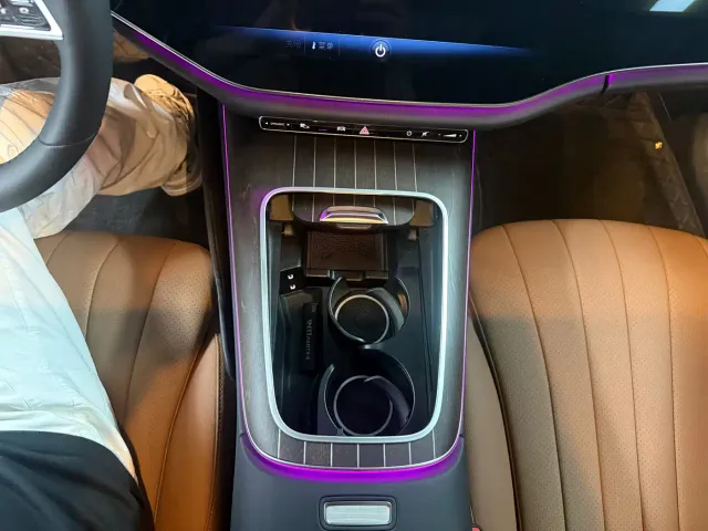 Mercedes-Benz E-Class — Фото автомобиля 9