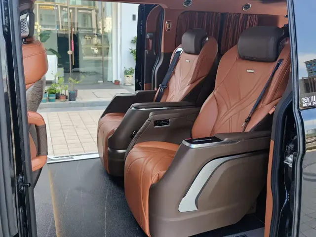 Ford Tourneo 2023 Model 2.0T Auto Premium Edition — Фото автомобиля 10