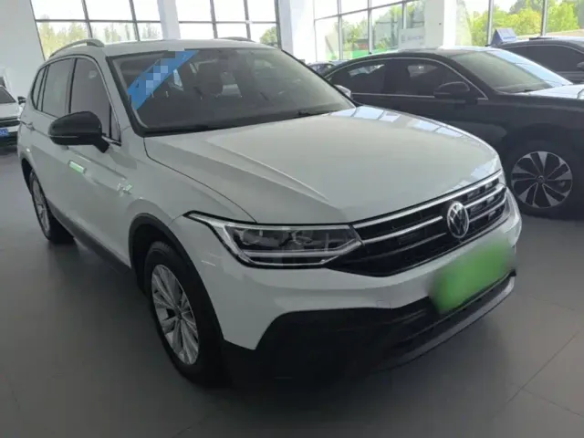 Volkswagen Tiguan L — Фото автомобиля 3