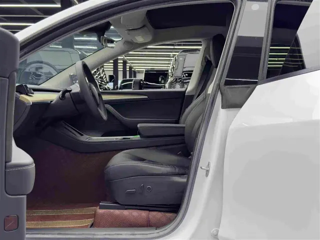 Tesla Model Y — Фото автомобиля 8