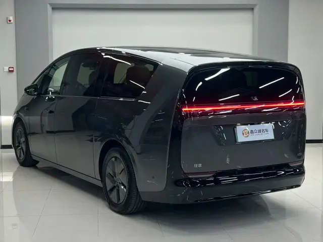 Li Auto MEGA — Фото автомобиля 21