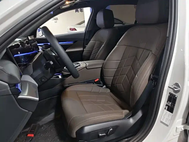BMW 5 Series — Фото автомобиля 14