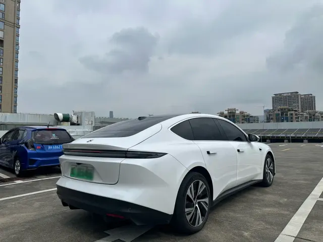 NIO NIO ET5 2024 75kWh — Фото автомобиля 11
