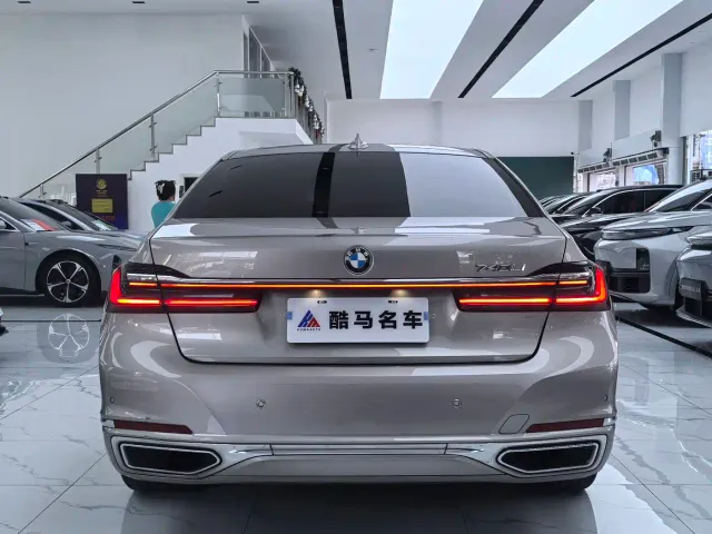 BMW 7 Series — Фото автомобиля 13