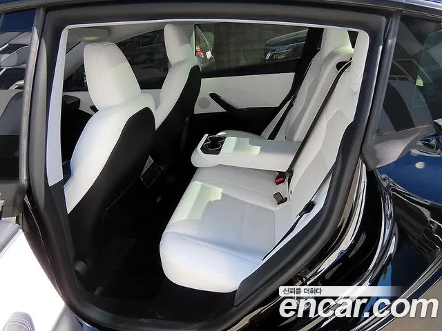 Tesla Model 3 — Фото автомобиля 6