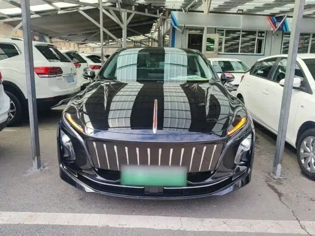Hongqi E-QM5 — Фото автомобиля 2