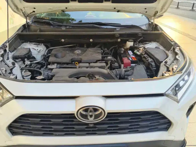 Toyota RAV4 — Фото автомобиля 3