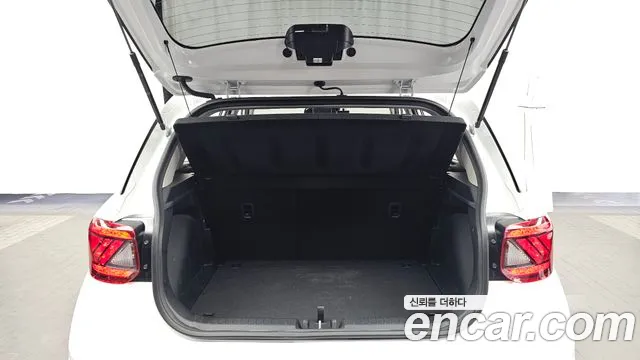 Hyundai Venue — Фото автомобиля 20