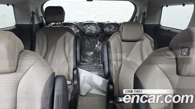 Kia Carnival Generation 4 — Фото автомобиля 18