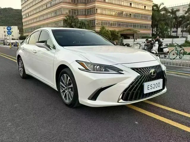 Lexus ES — Фото автомобиля 3