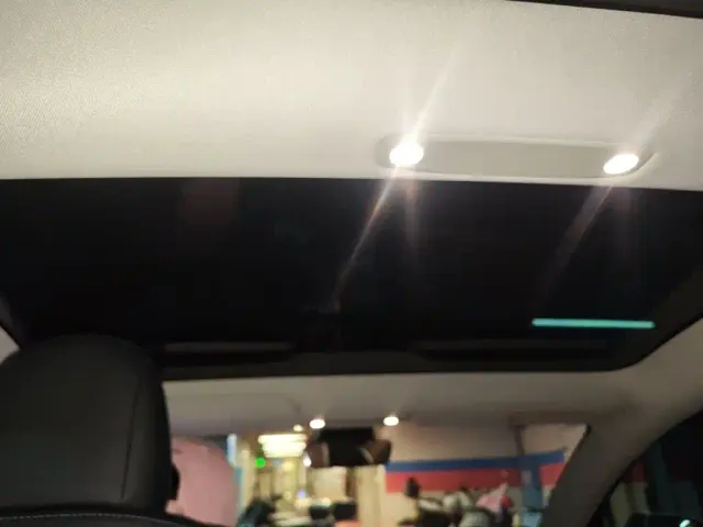Tesla Model 3 — Фото автомобиля 20