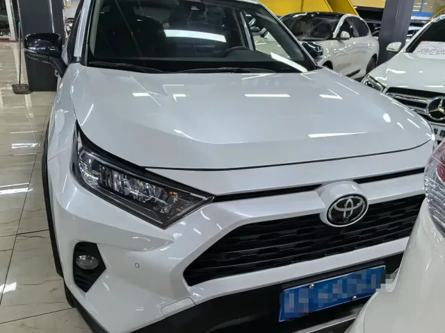 Toyota RAV4 — Фото автомобиля 2