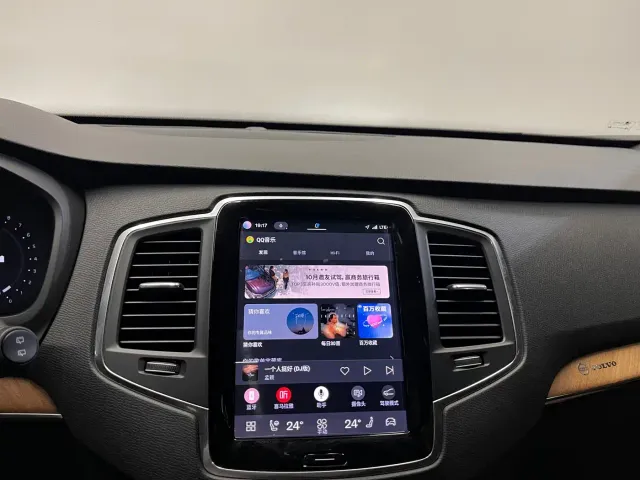 Volvo XC90 — Фото автомобиля 13