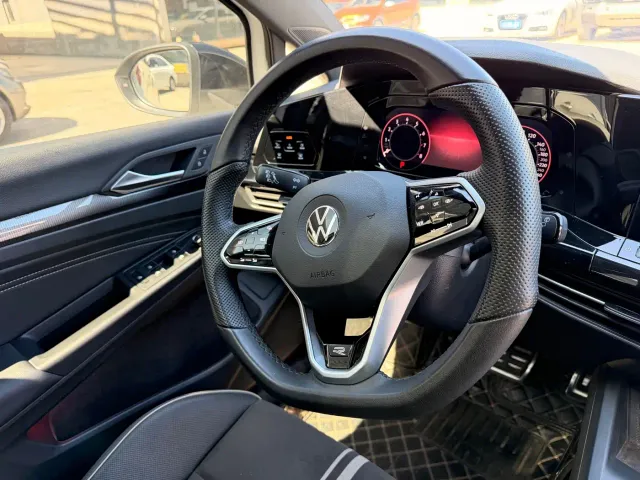 Volkswagen Golf — Фото автомобиля 7
