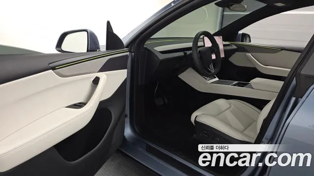 Tesla Model Y — Фото автомобиля 9