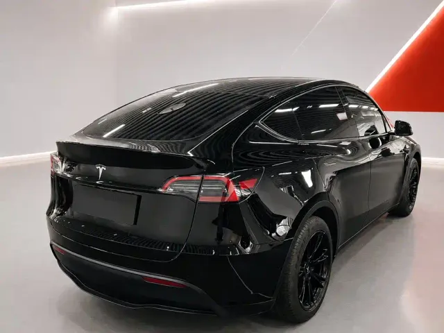 Tesla Model Y — Фото автомобиля 6