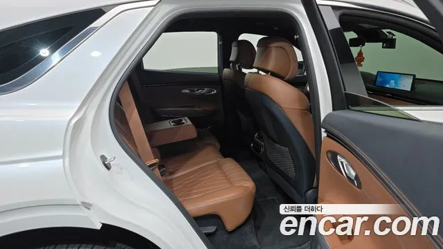 Genesis GV70 — Фото автомобиля 11