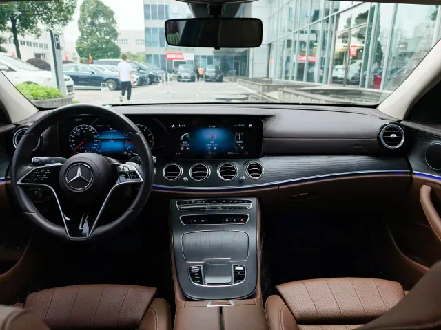Mercedes-Benz E-Class — Фото автомобиля 20