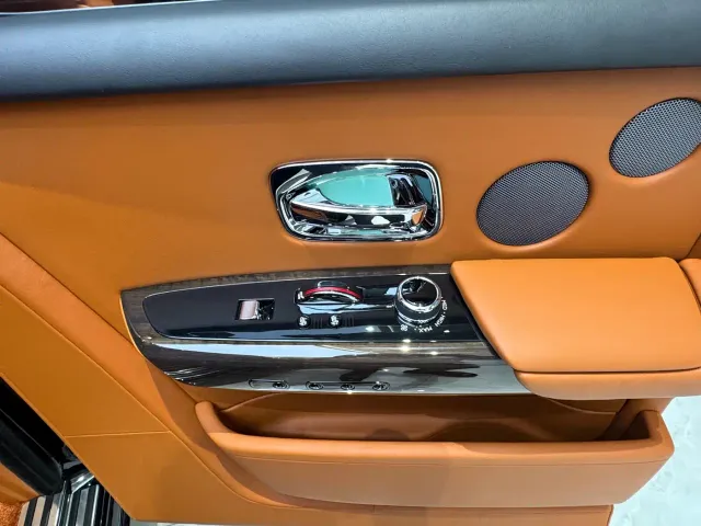 Rolls-Royce Phantom — Фото автомобиля 15