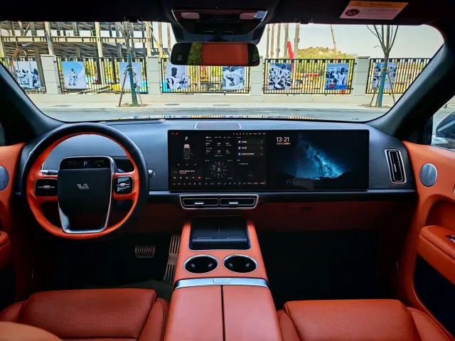 Li Auto L8 — Фото автомобиля 5