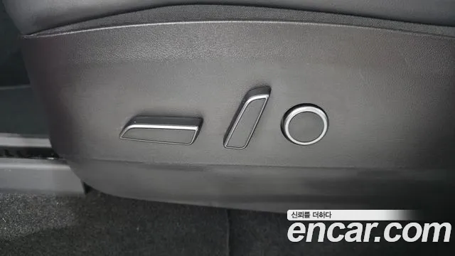Tesla Model Y — Фото автомобиля 14