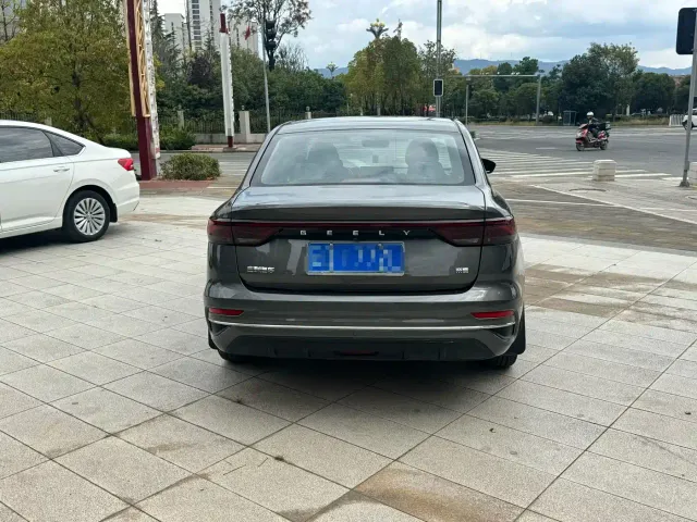 Geely Emgrand — Фото автомобиля 5