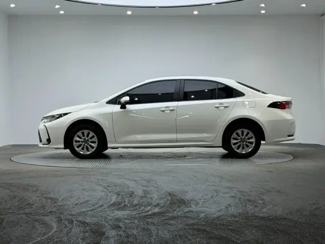 Toyota Corolla — Фото автомобиля 2
