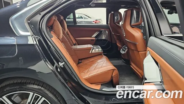 BMW 7 Series G70 — Фото автомобиля 17
