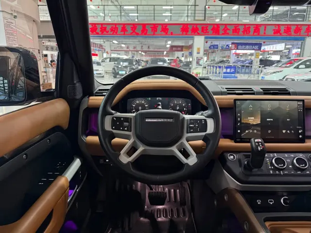 Land Rover Defender — Фото автомобиля 13