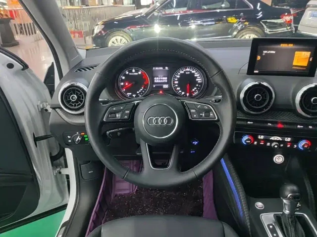 Audi Q2L — Фото автомобиля 10