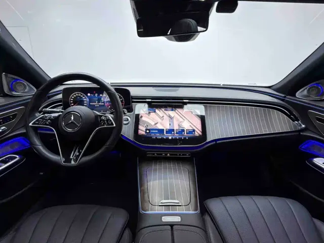 Mercedes-Benz E-Class — Фото автомобиля 11