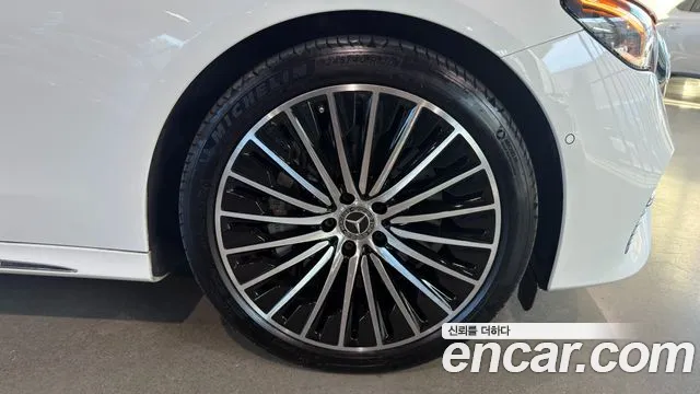 Mercedes-Benz E-Class — Фото автомобиля 5