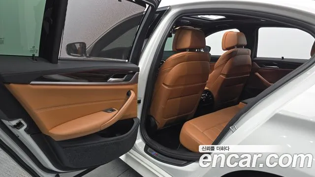 BMW 5-Series — Фото автомобиля 21