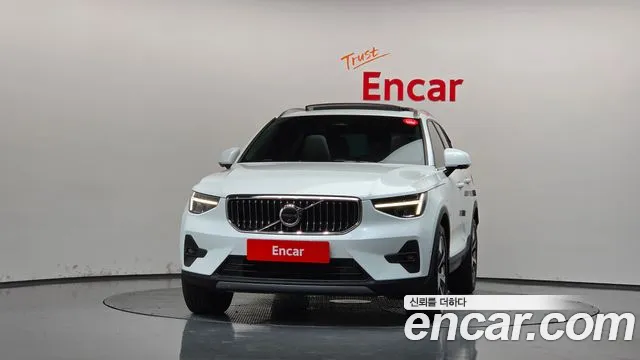 Volvo XC40 — Фото автомобиля 3
