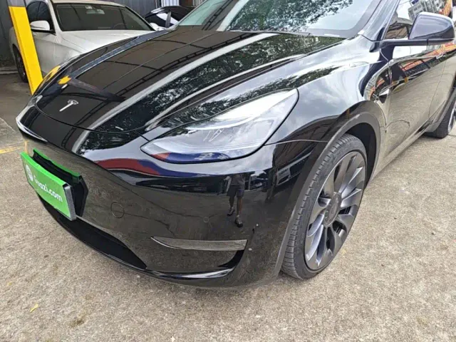Tesla Model Y — Фото автомобиля 23