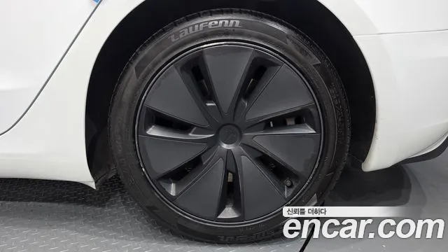 Tesla Model 3 — Фото автомобиля 19