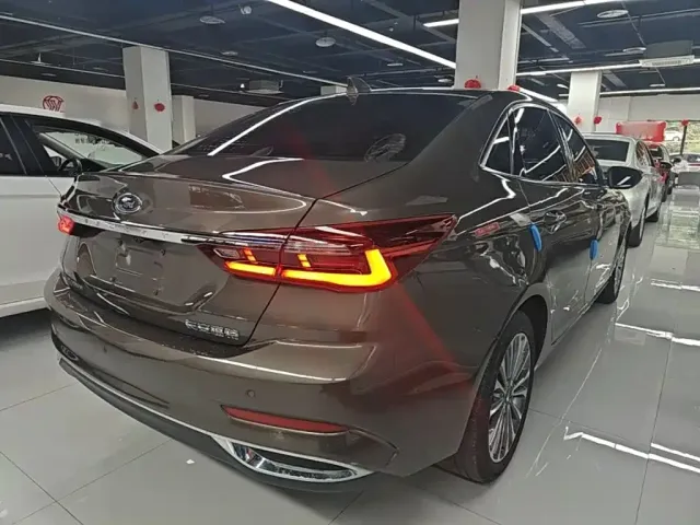 Ford Escort — Фото автомобиля 6