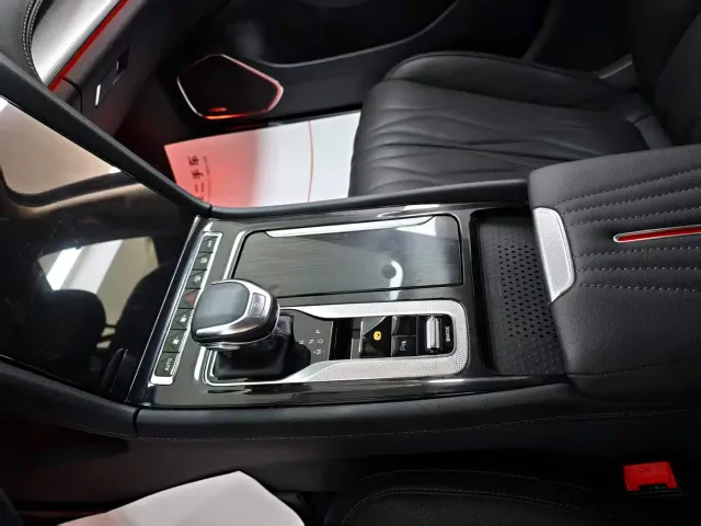 Hongqi H5 — Фото автомобиля 10