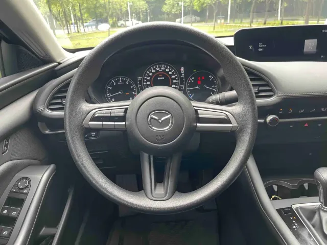 Mazda Axela — Фото автомобиля 16