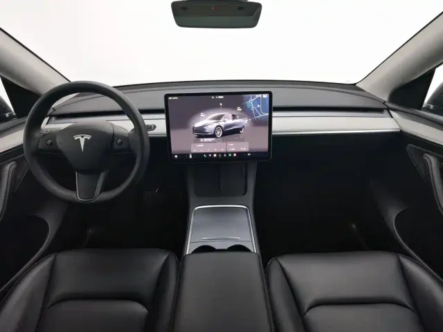 Tesla Model Y — Фото автомобиля 5