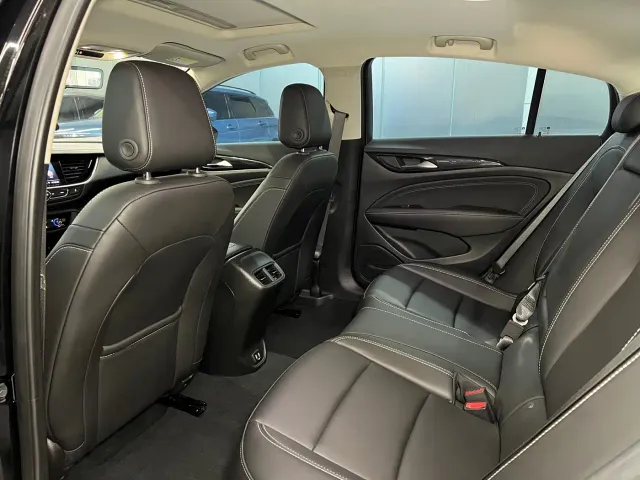 Buick Regal — Фото автомобиля 11