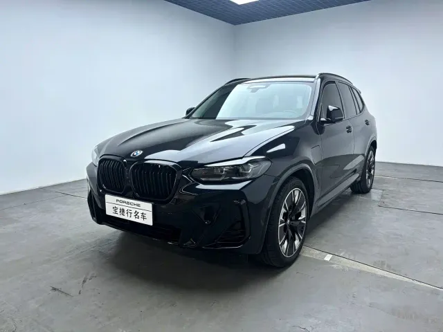 Фотография автомобиля — BMW iX3