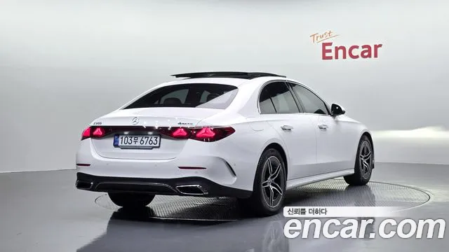Mercedes-Benz E-Class — Фото автомобиля 2