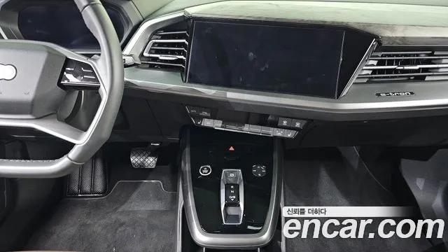 Audi Q4 e-tron — Фото автомобиля 13